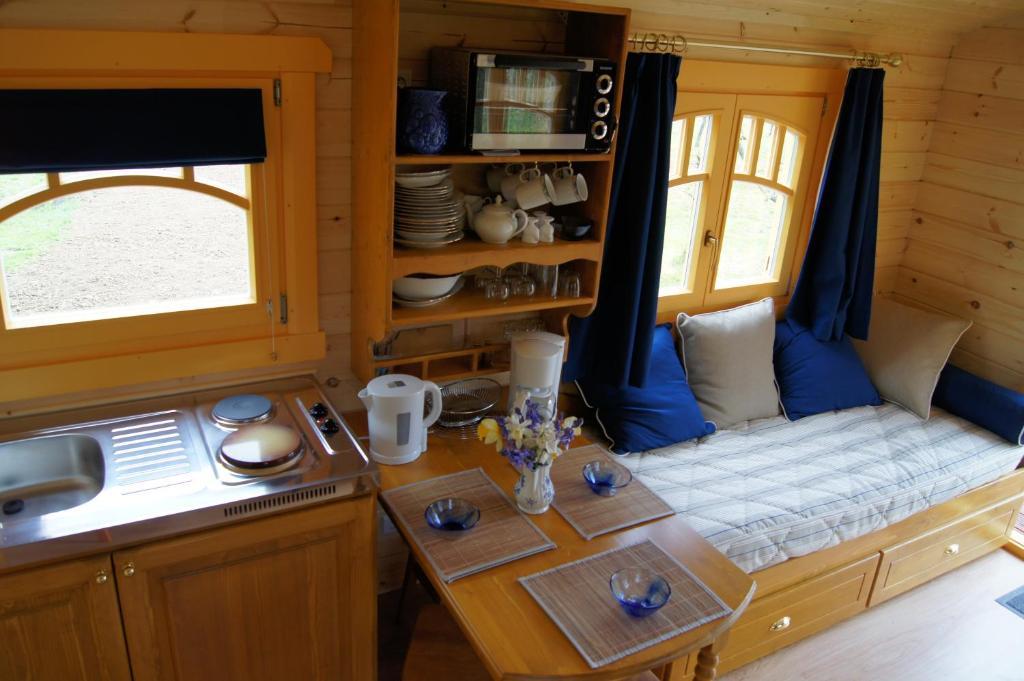 Les Roulottes De Saint-Sulpice Guest House Rom bilde