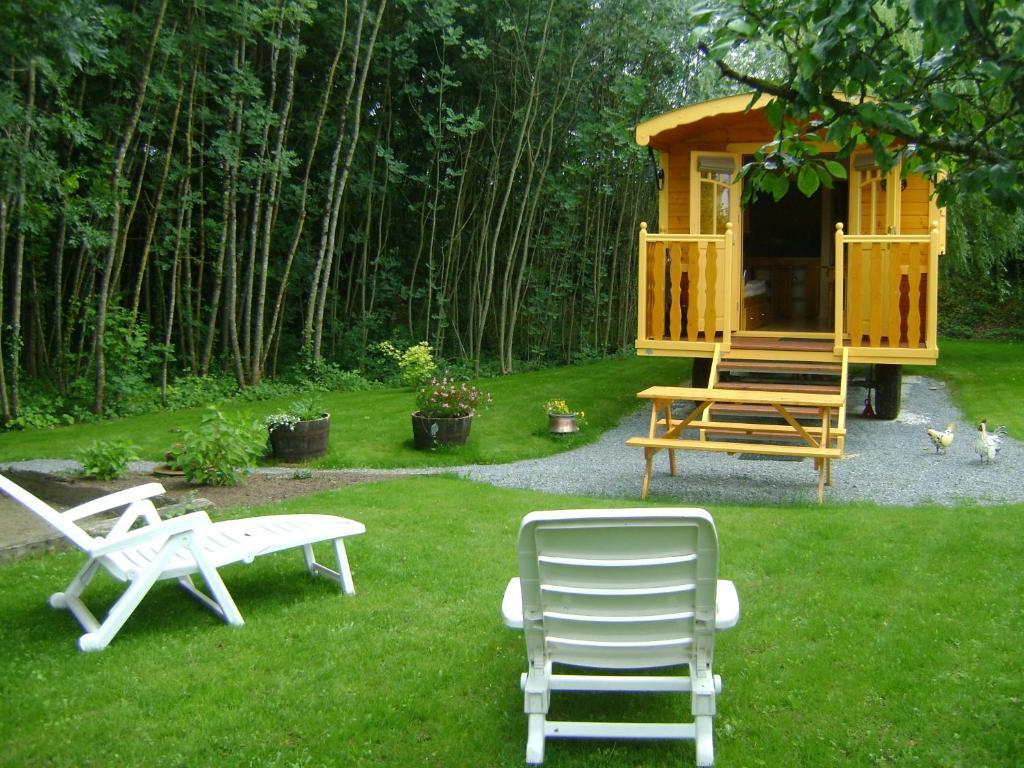 Les Roulottes De Saint-Sulpice Guest House Eksteriør bilde